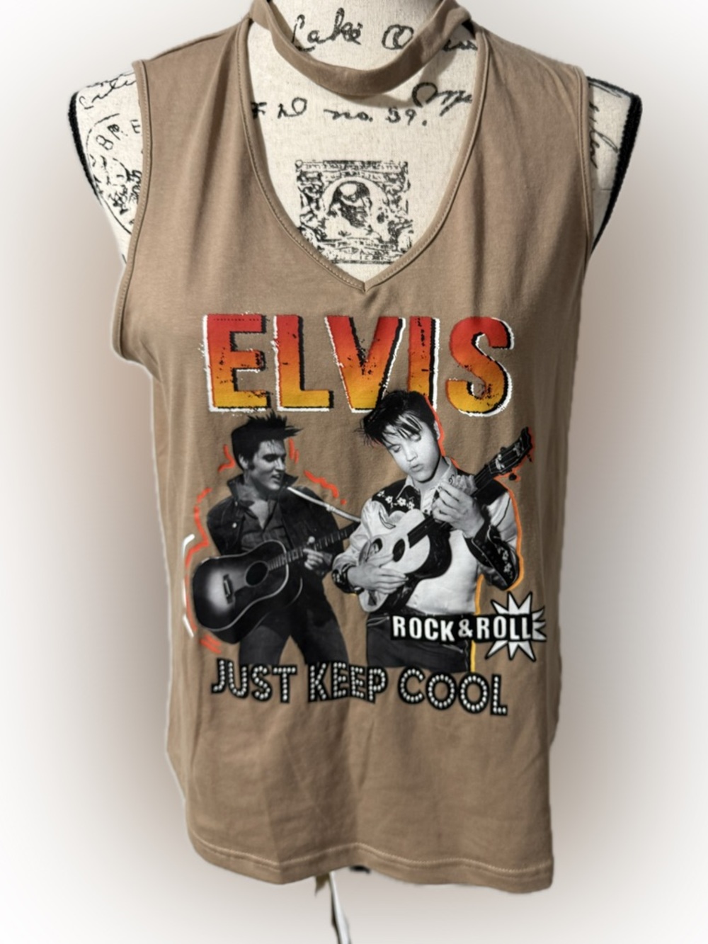Unique Elvis Presley Tee Shirt  MEDIUM NWOT